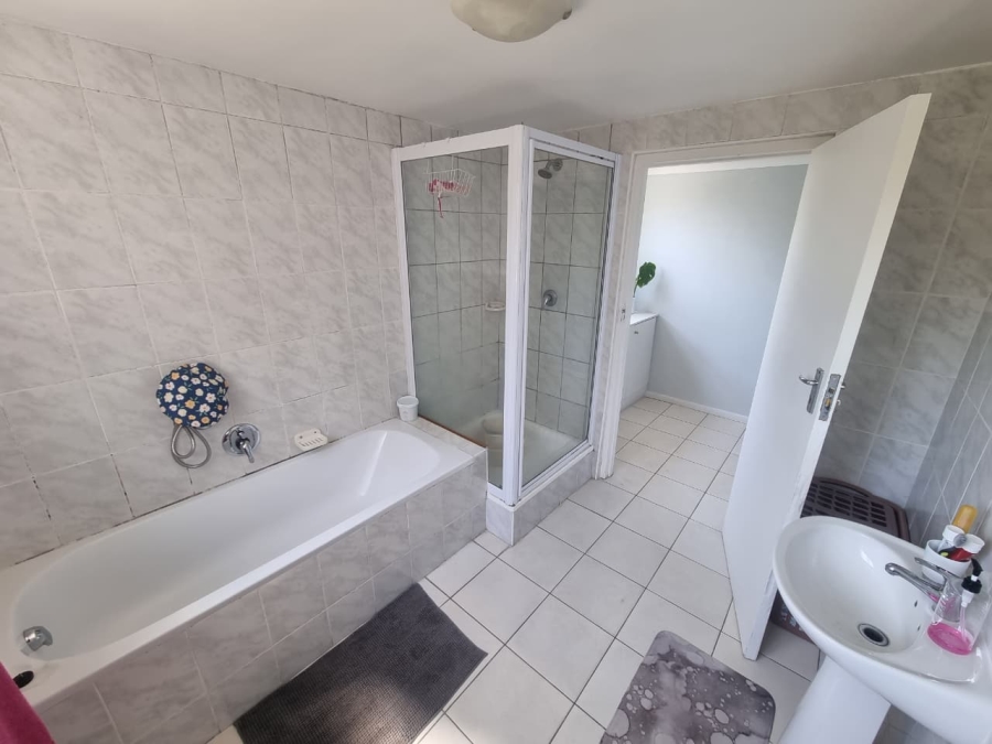 To Let 4 Bedroom Property for Rent in Claremont Western Cape